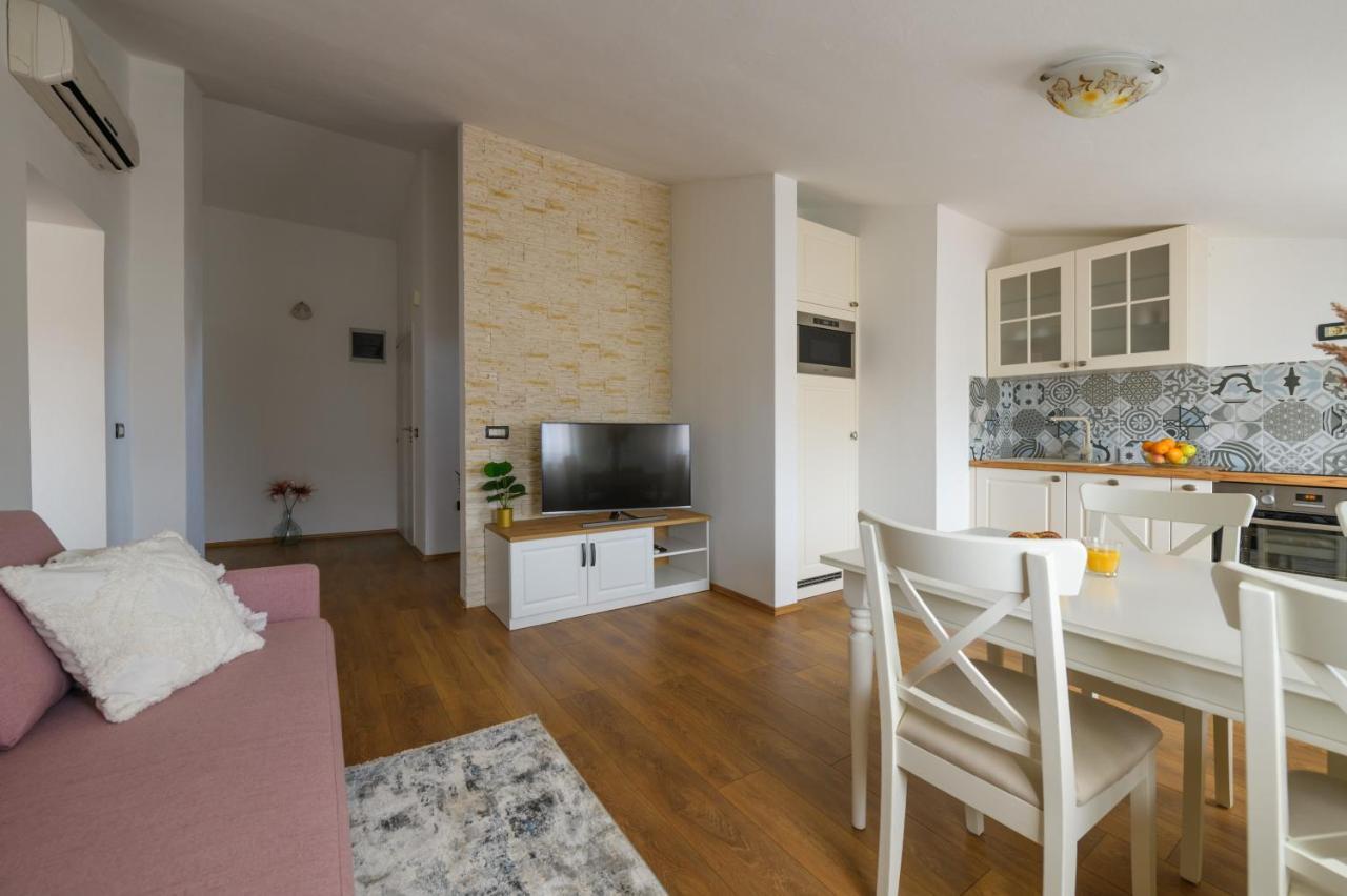 Apartments Perkovic Фажана Екстер'єр фото