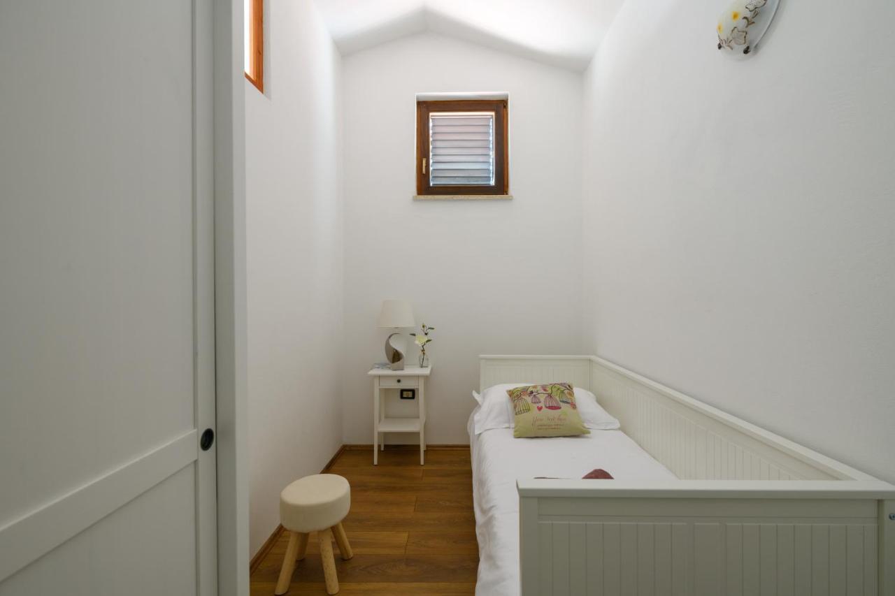 Apartments Perkovic Фажана Екстер'єр фото